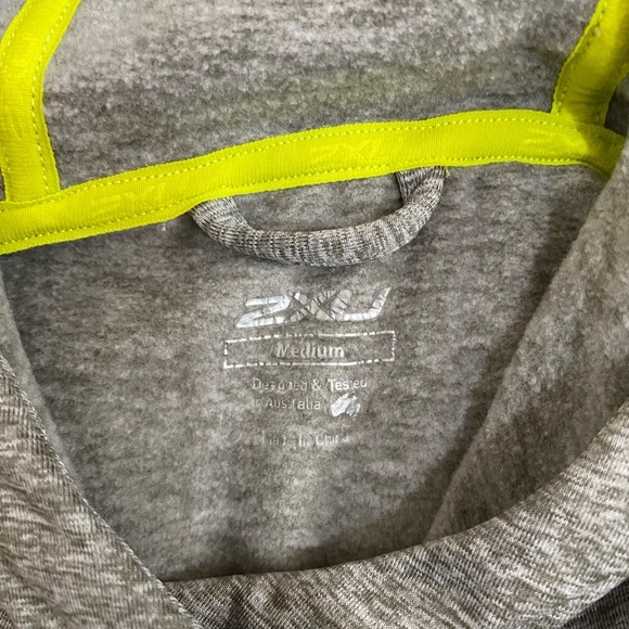2XU sleeveless fleece hoodie with zippered pockets - Medium - Picture 3 of 6